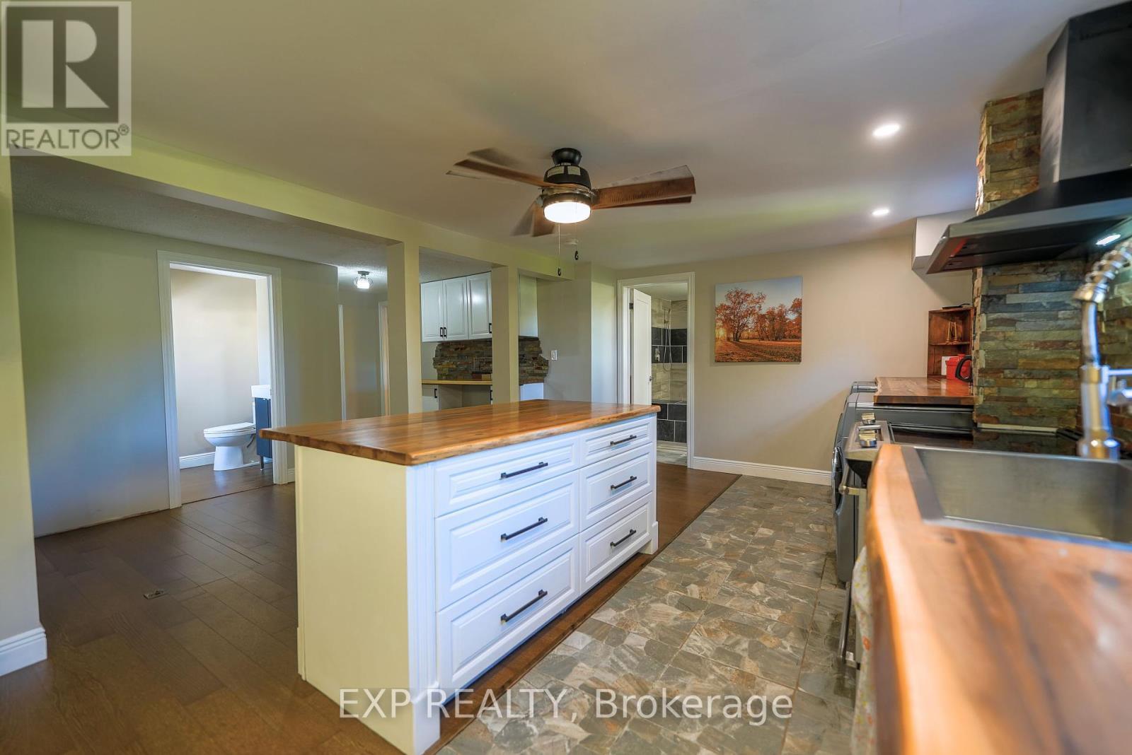 940 Hutchinson Road, Haldimand, ON - Indoor Photo Showing Kitchen