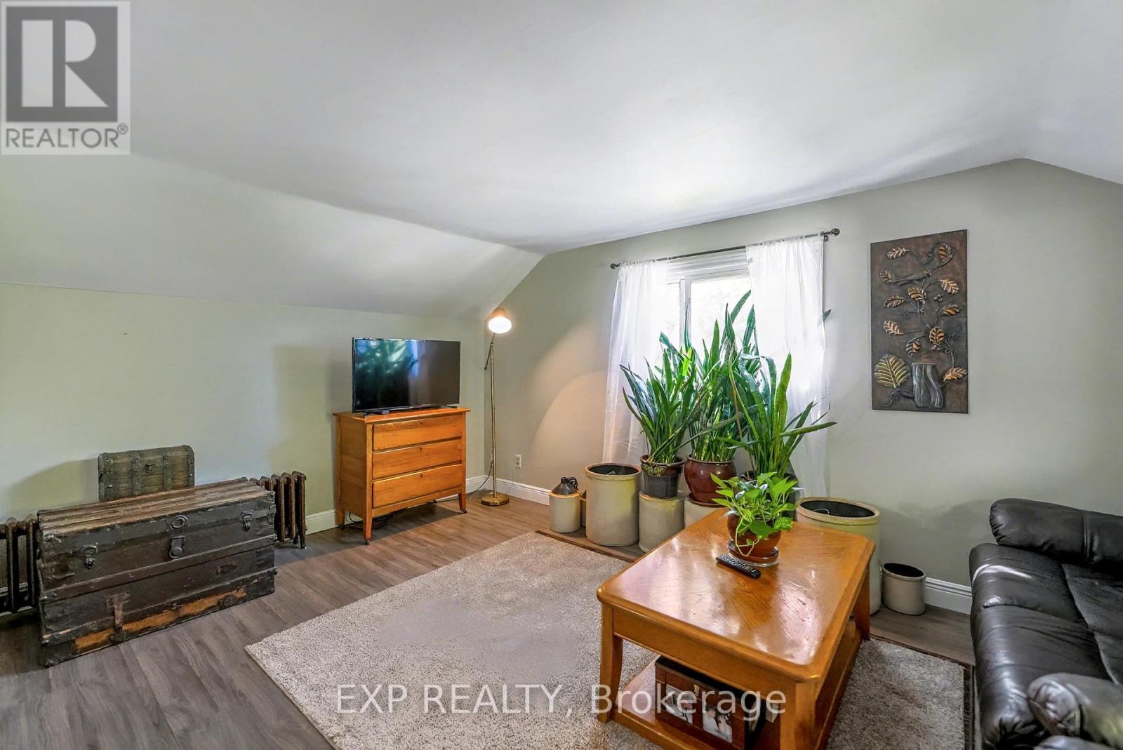 940 Hutchinson Road, Haldimand, ON - Indoor Photo Showing Living Room