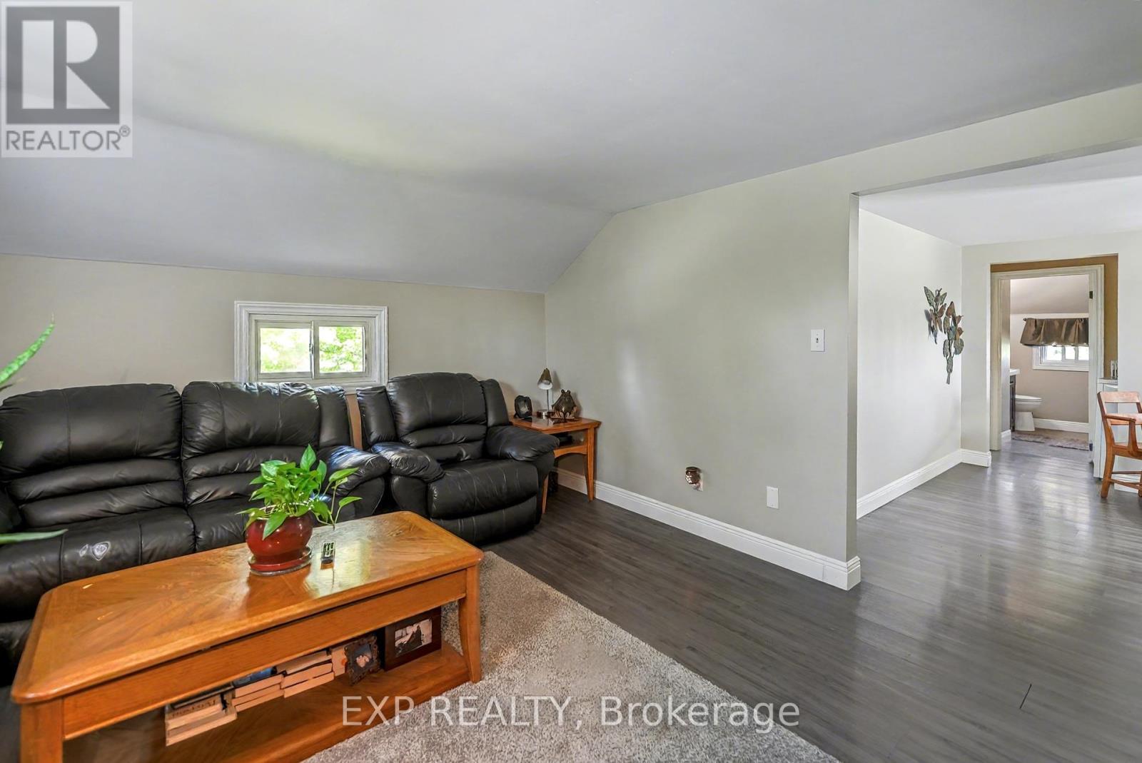 940 Hutchinson Road, Haldimand, ON - Indoor Photo Showing Living Room