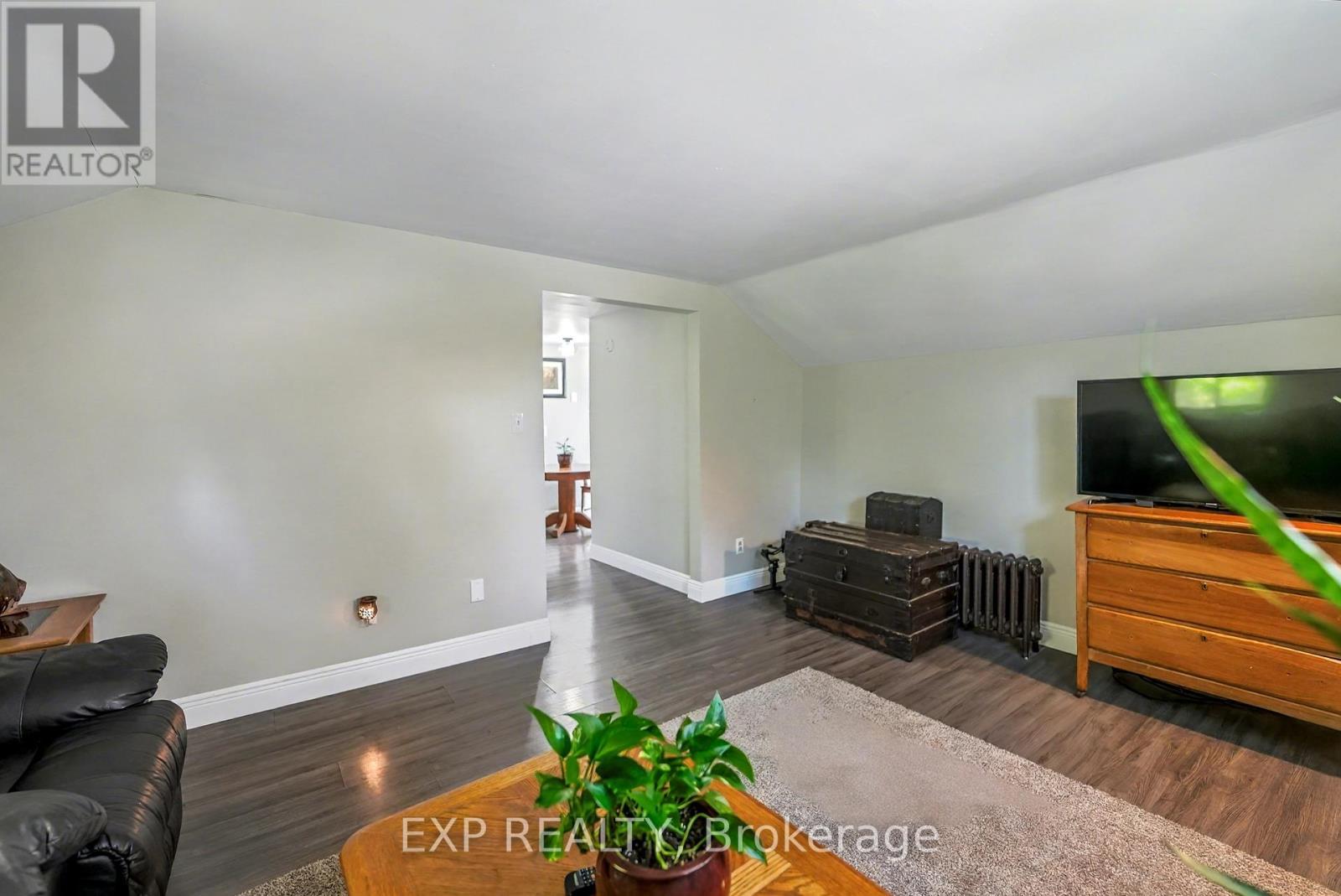 940 Hutchinson Road, Haldimand, ON - Indoor Photo Showing Living Room