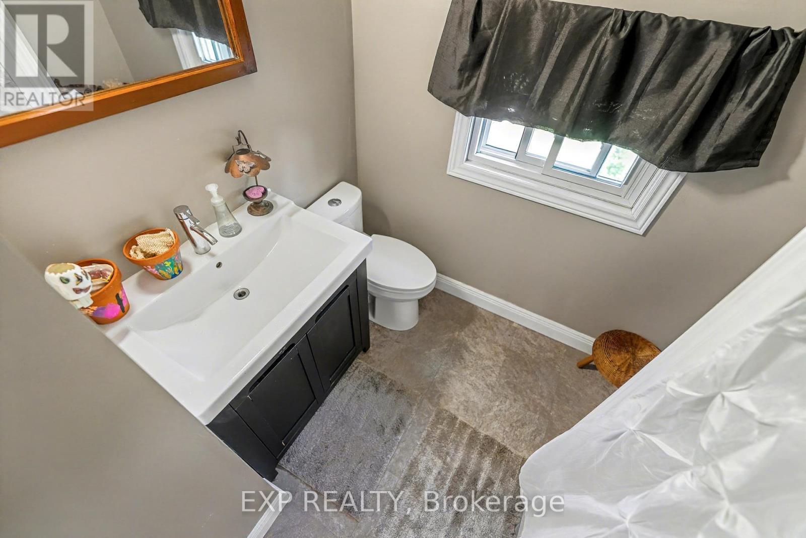 940 Hutchinson Road, Haldimand, ON - Indoor Photo Showing Bathroom