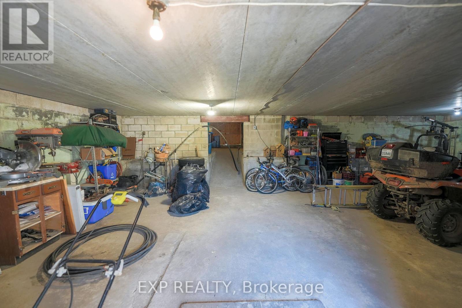 940 Hutchinson Road, Haldimand, ON - Indoor Photo Showing Garage