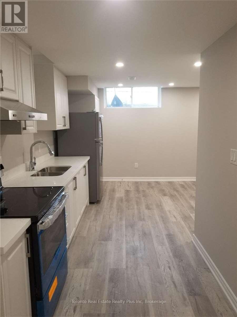719 Agnew Crescent, Milton, ON - Indoor Photo Showing Kitchen With Double Sink