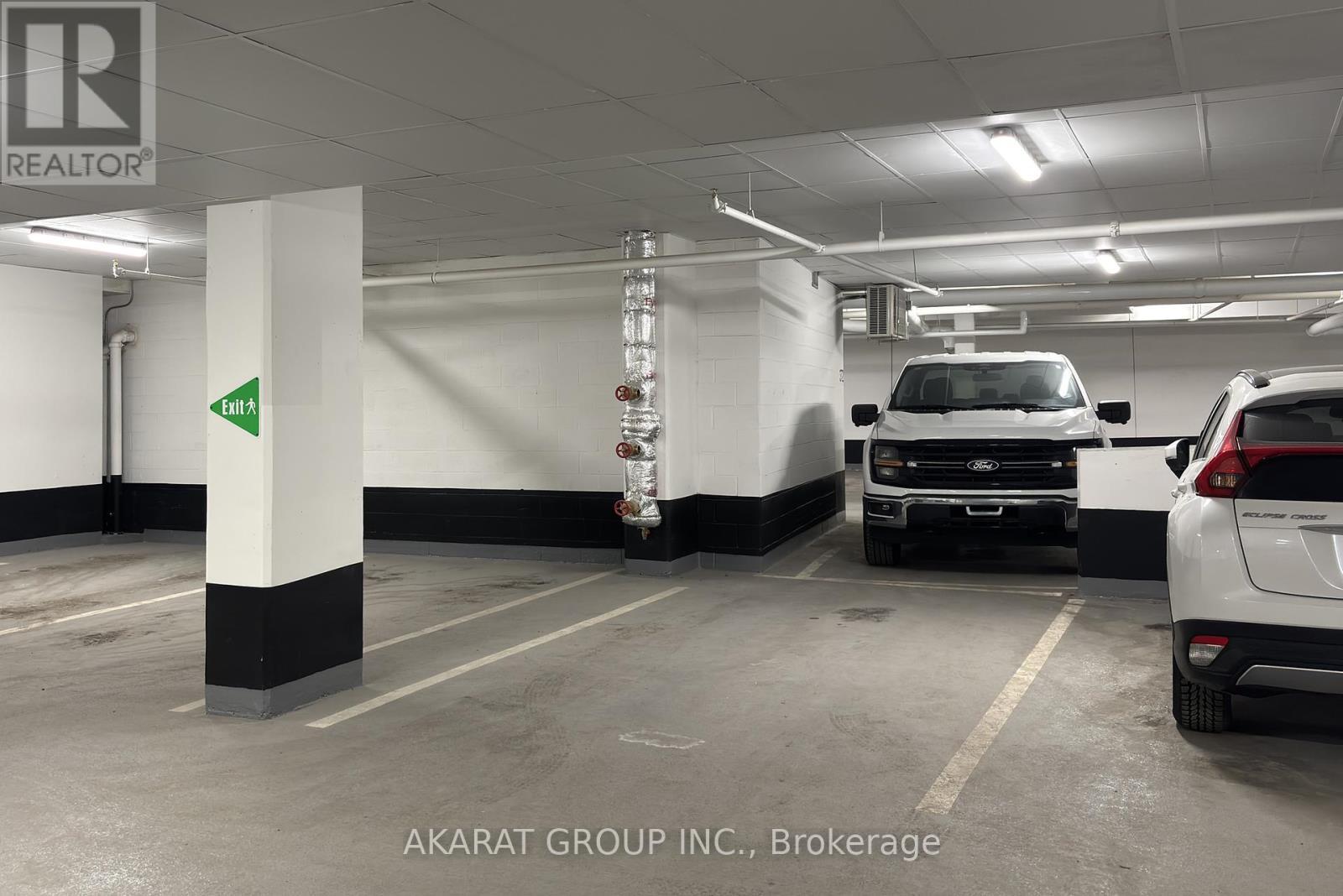 731 - 2343 Khalsa Gate, Oakville, ON - Indoor Photo Showing Garage