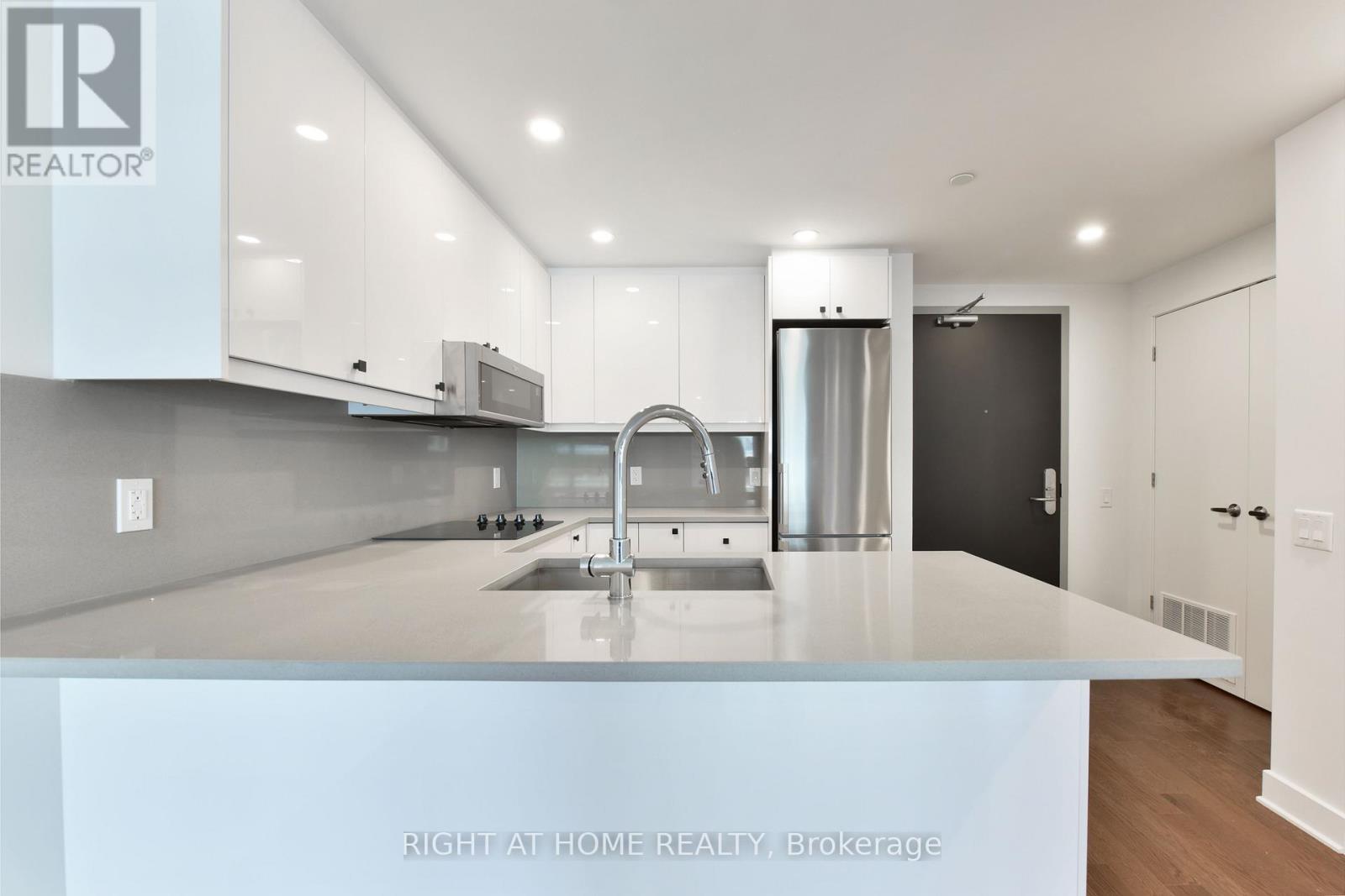 404 - 180 George Street, Ottawa, ON - Indoor Photo Showing Kitchen