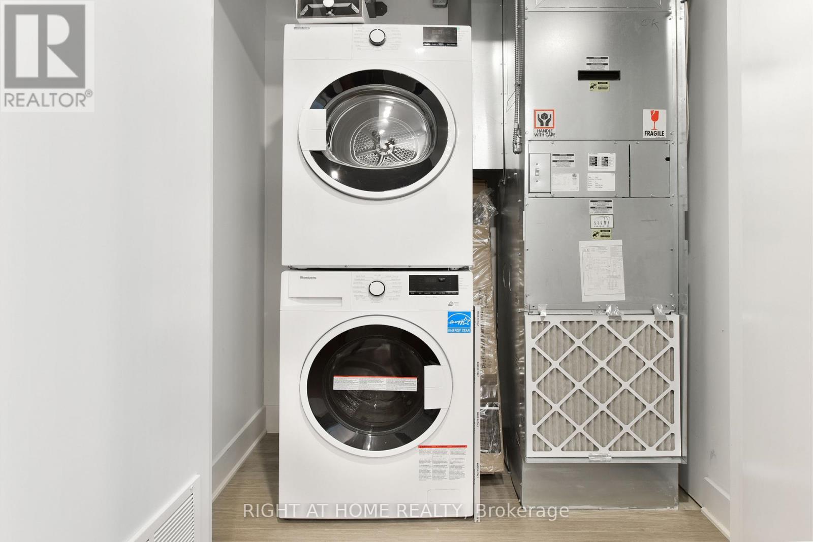 404 - 180 George Street, Ottawa, ON - Indoor Photo Showing Laundry Room
