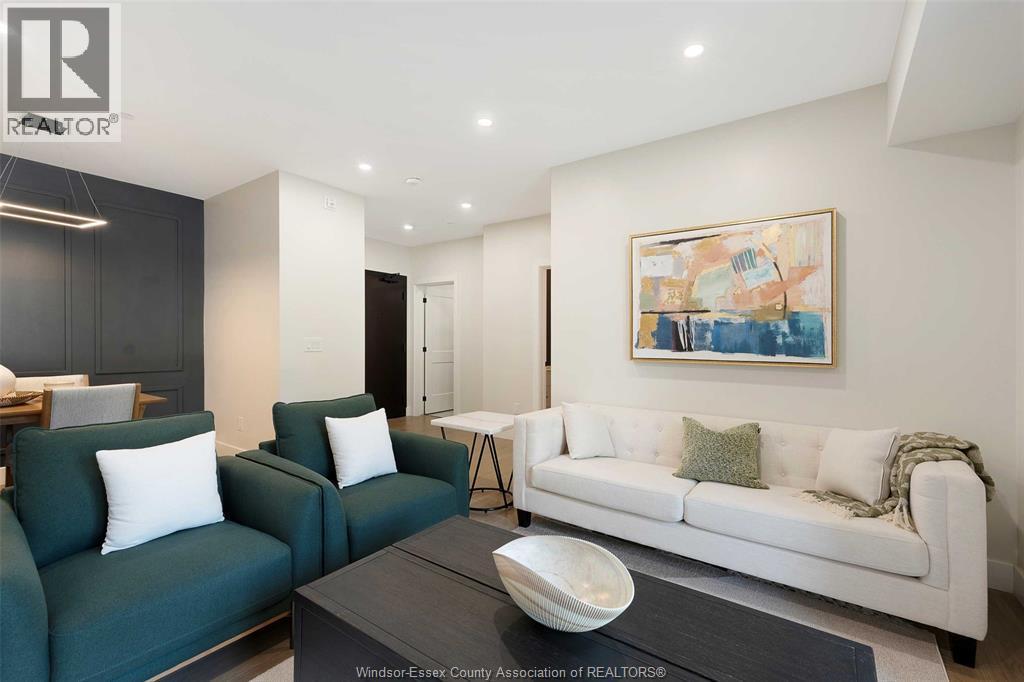 755 Grand Marais Unit# 101, Windsor, ON - Indoor Photo Showing Living Room