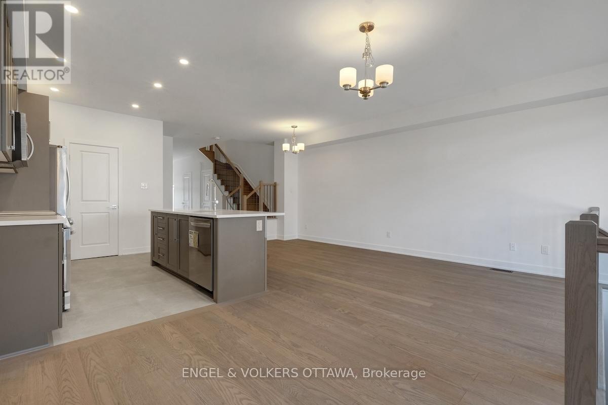 95 San Felice Circle, Ottawa, ON - Indoor Photo Showing Kitchen