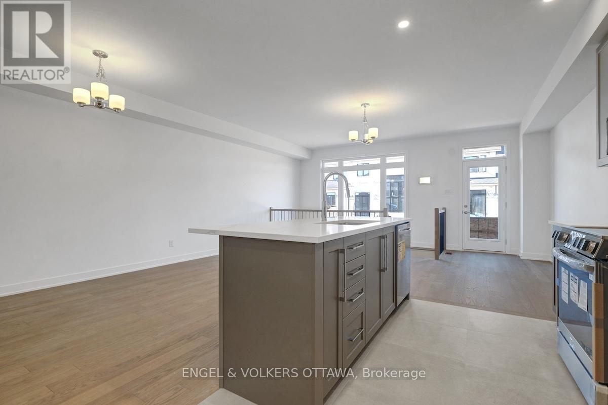 95 San Felice Circle, Ottawa, ON - Indoor Photo Showing Kitchen