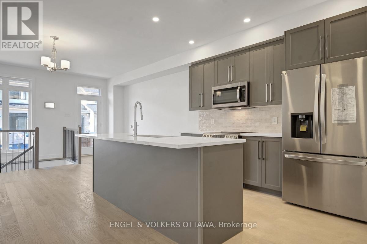 95 San Felice Circle, Ottawa, ON - Indoor Photo Showing Kitchen With Upgraded Kitchen