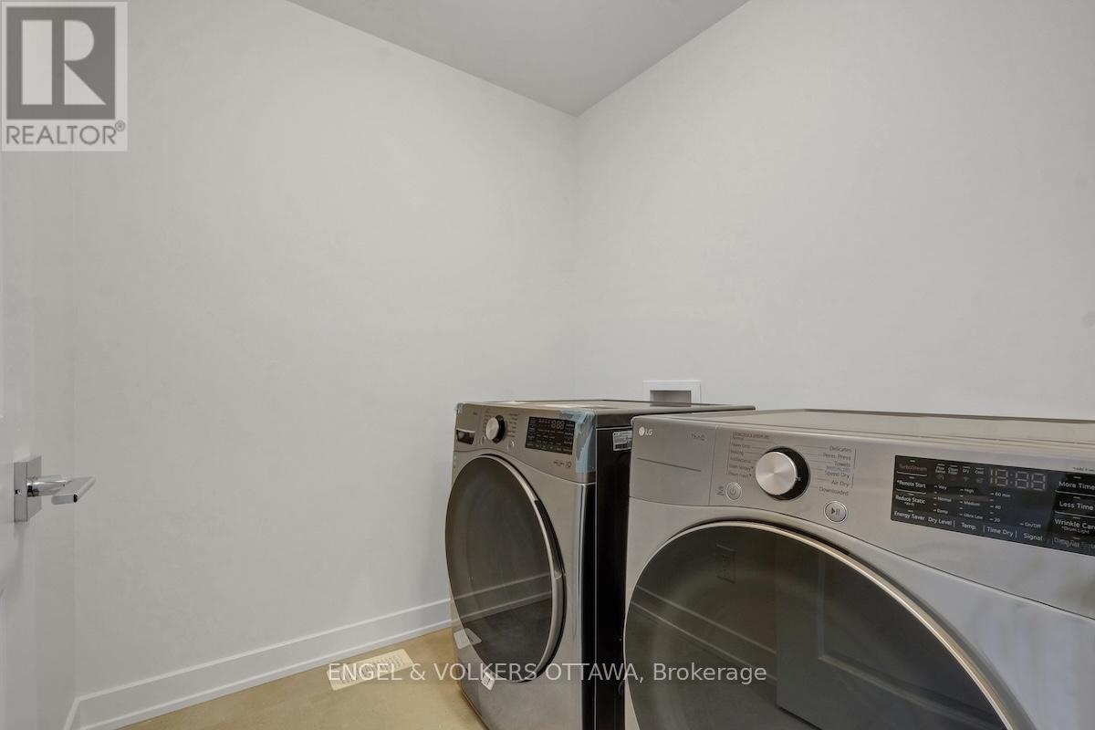 95 San Felice Circle, Ottawa, ON - Indoor Photo Showing Laundry Room