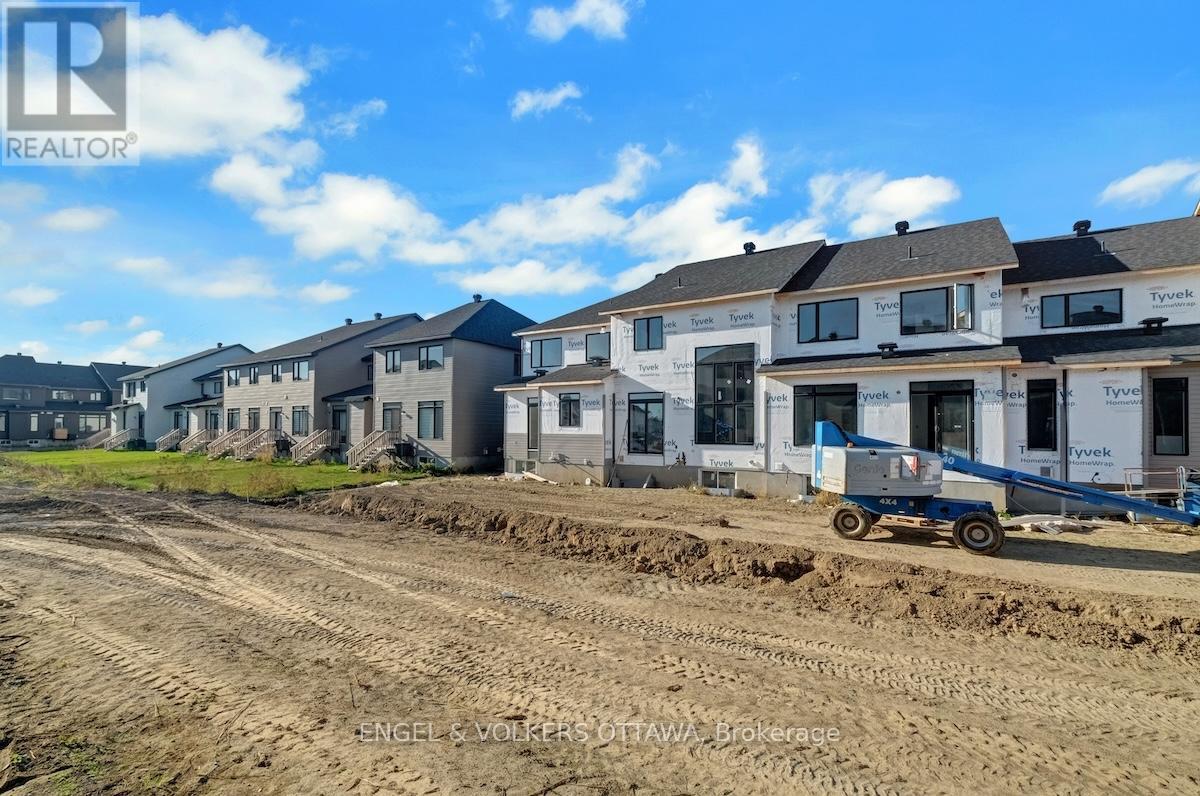 95 San Felice Circle, Ottawa, ON - Outdoor