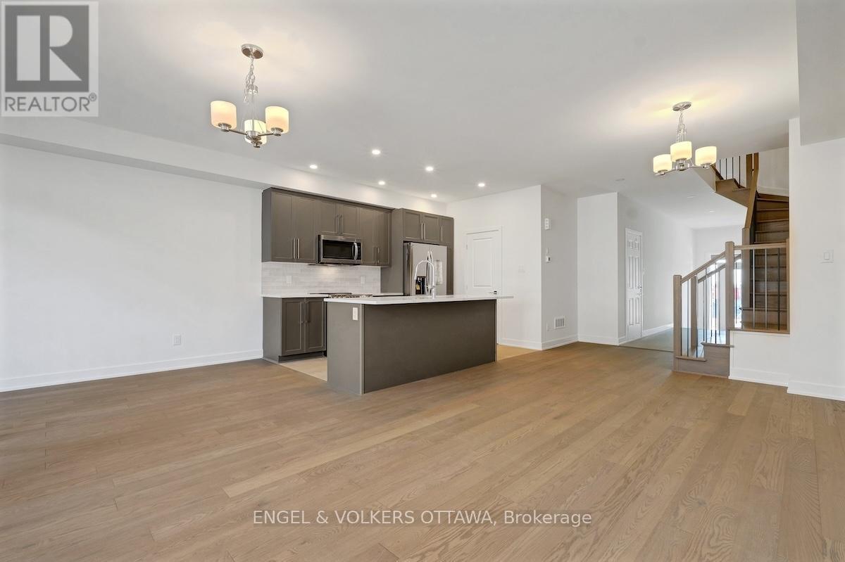 95 San Felice Circle, Ottawa, ON - Indoor Photo Showing Kitchen