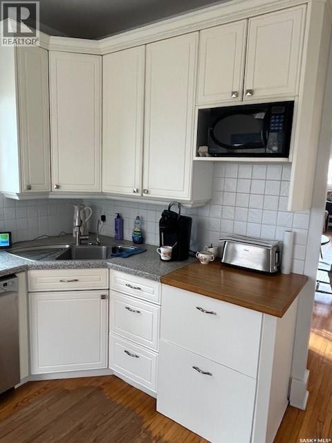 K & S Acreage, Vanscoy Rm No. 345, SK - Indoor Photo Showing Kitchen With Double Sink