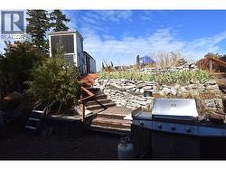 looking to the top of the property -