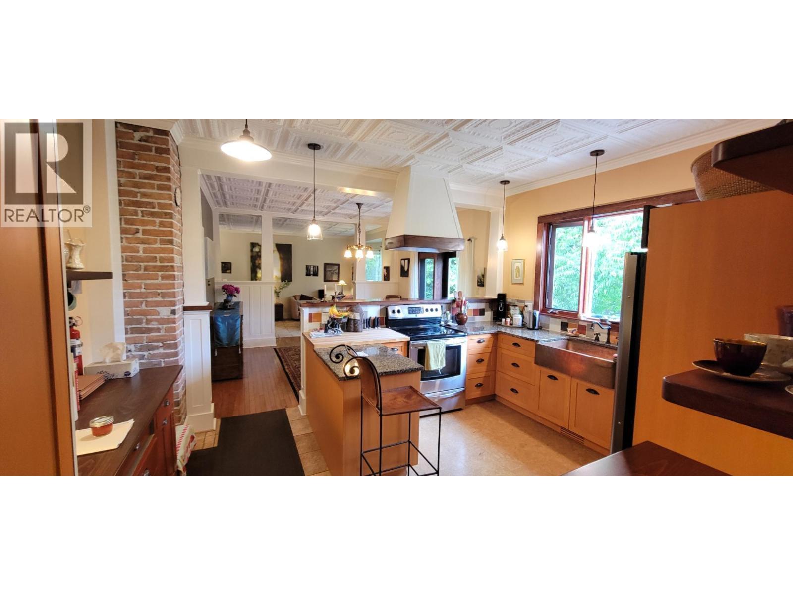 1305 Denver Siding Road, New Denver, BC - Indoor