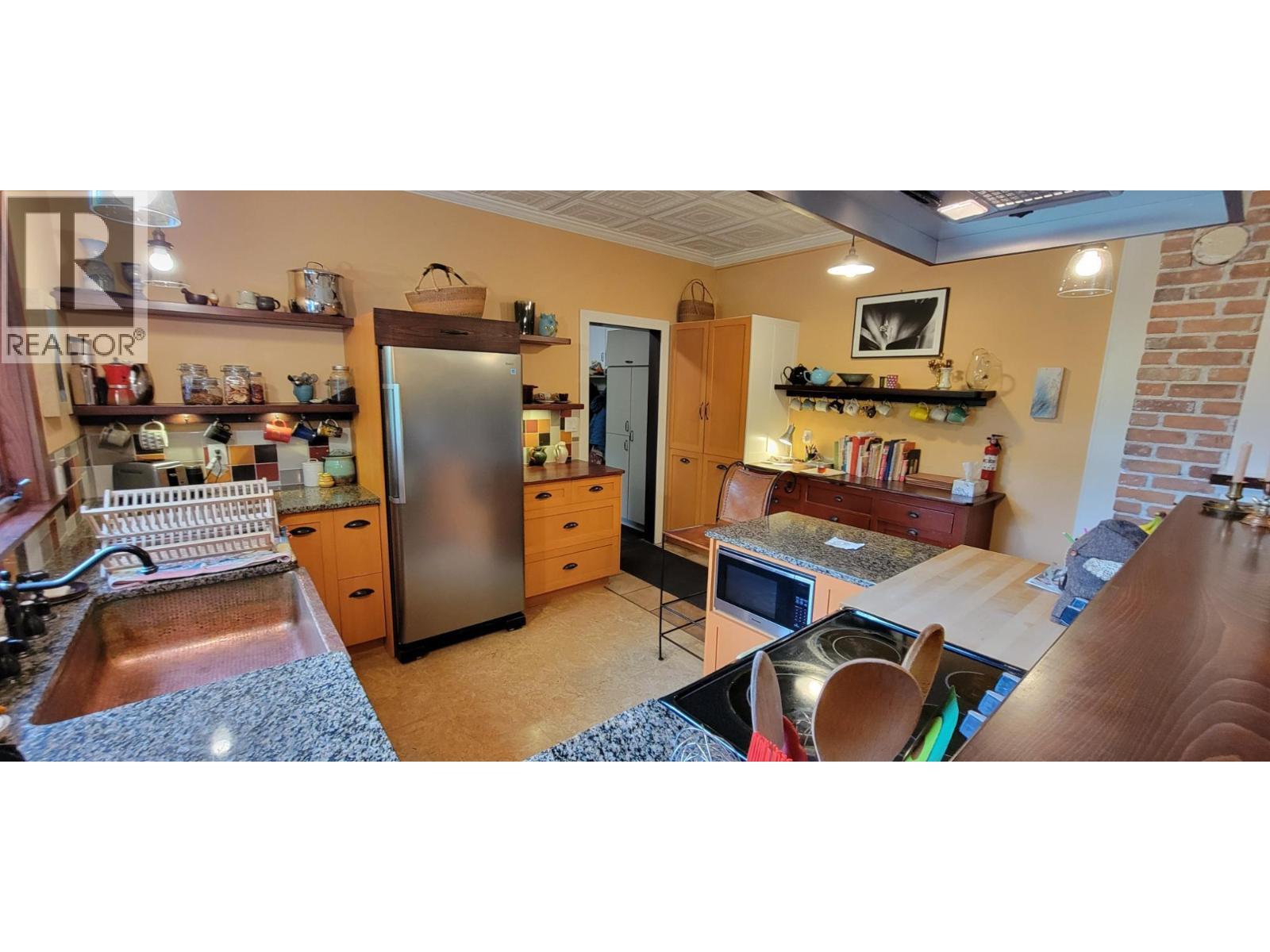 1305 Denver Siding Road, New Denver, BC - Indoor