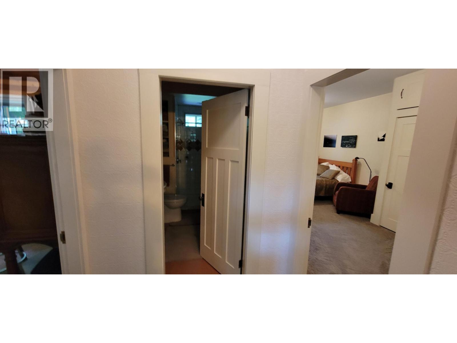 1305 Denver Siding Road, New Denver, BC - Indoor