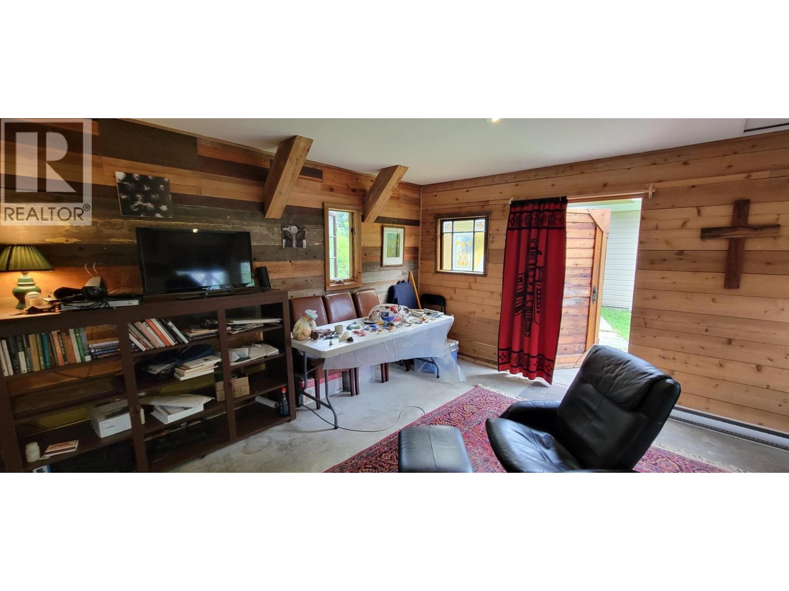 1305 Denver Siding Road, New Denver, BC - Indoor