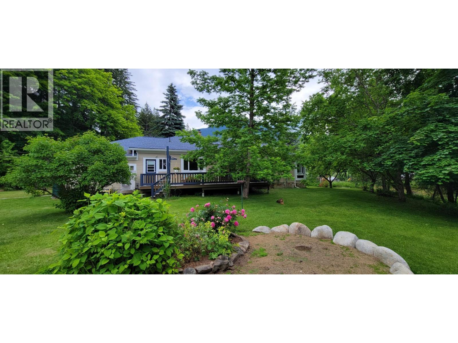 1305 Denver Siding Road, New Denver, BC - Outdoor With Deck Patio Veranda