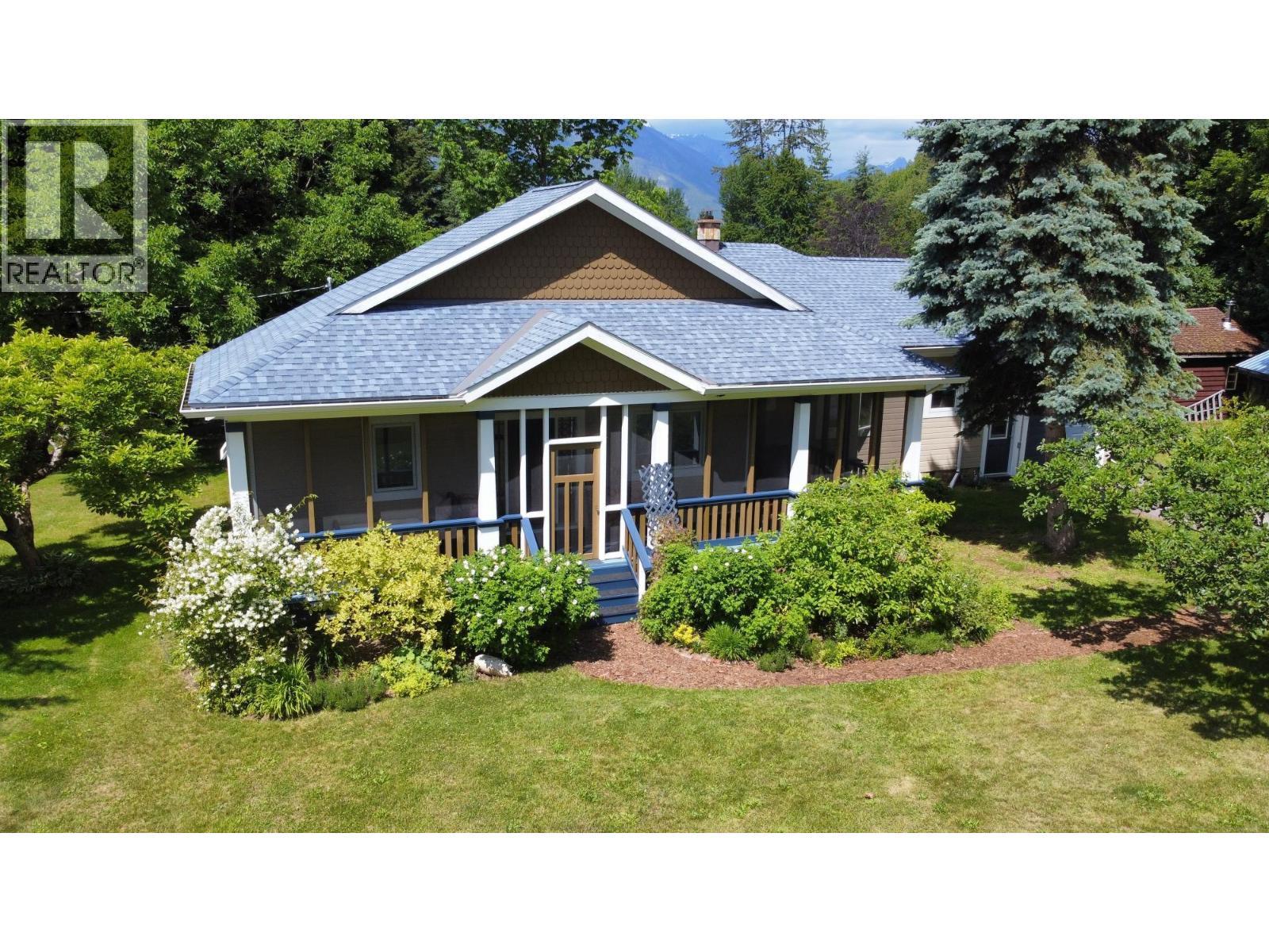 1305 Denver Siding Road, New Denver, BC - Outdoor With Deck Patio Veranda