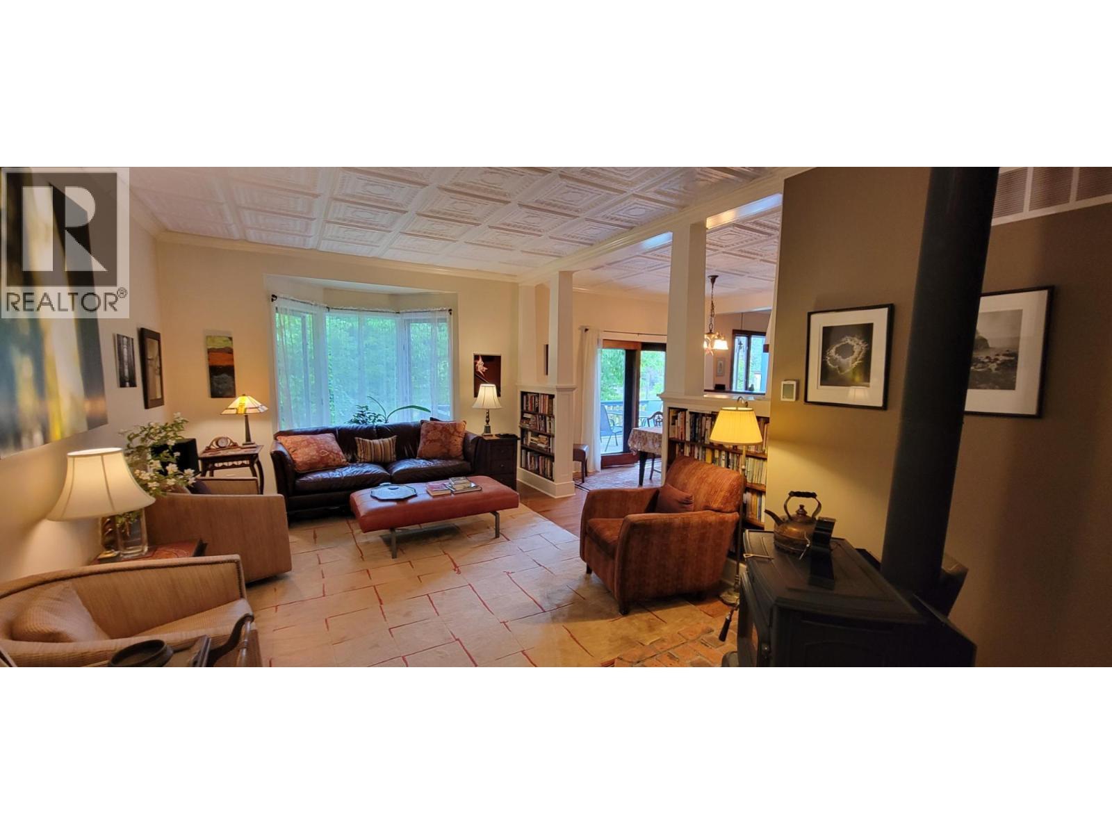 1305 Denver Siding Road, New Denver, BC - Indoor Photo Showing Living Room