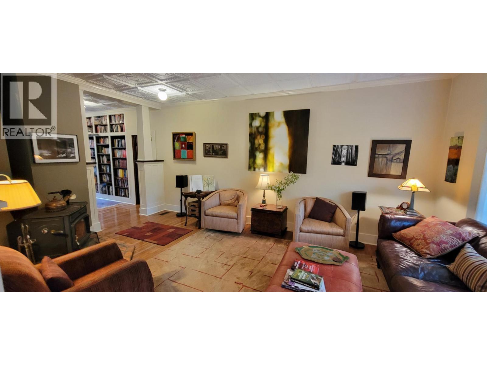 1305 Denver Siding Road, New Denver, BC - Indoor Photo Showing Living Room