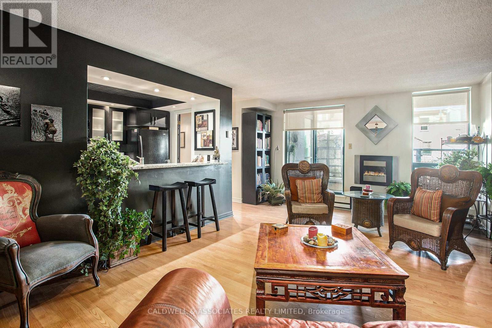 104 - 15 Murray Street, Ottawa, ON - Indoor Photo Showing Living Room With Fireplace
