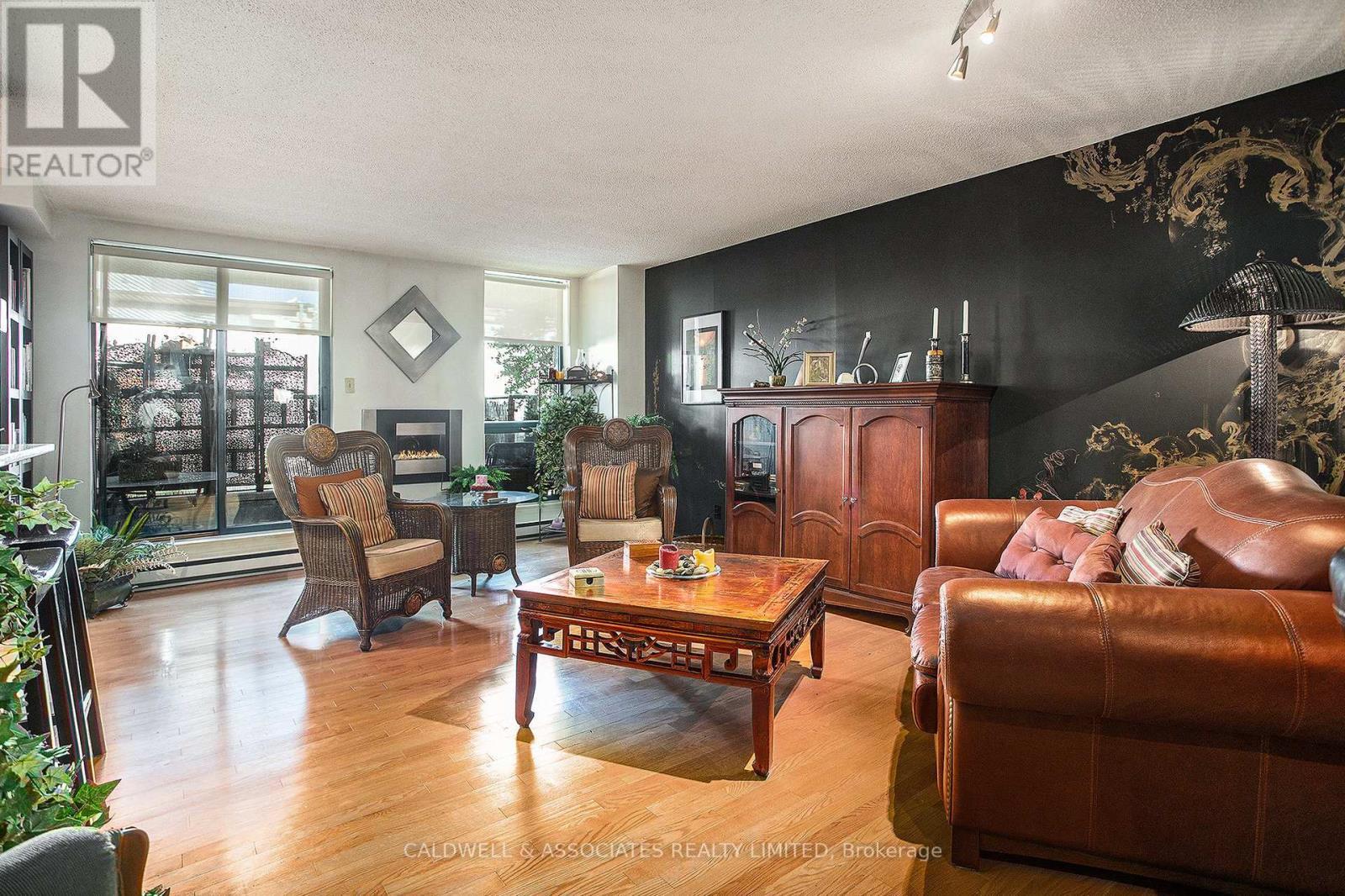 104 - 15 Murray Street, Ottawa, ON - Indoor Photo Showing Living Room With Fireplace