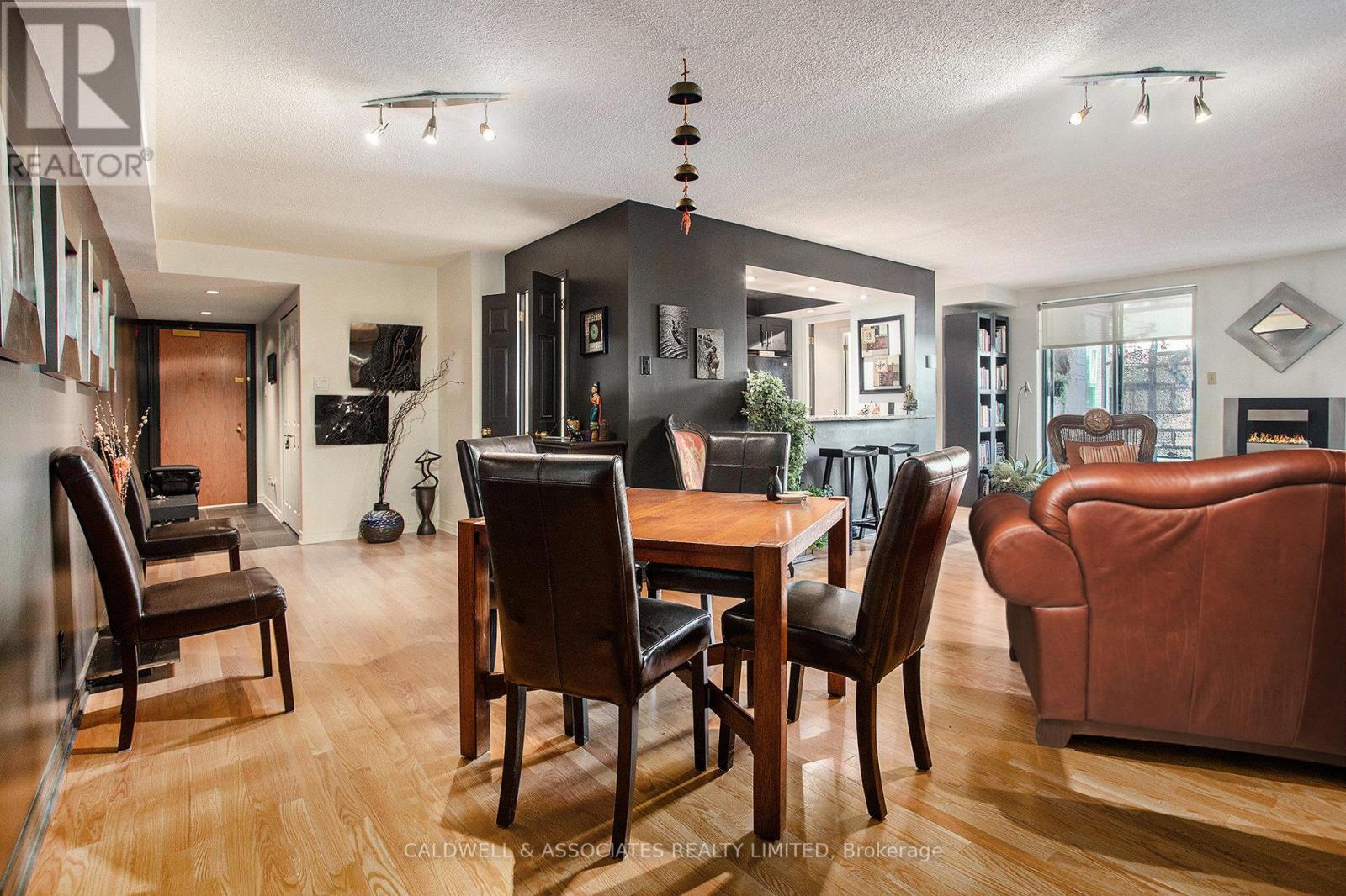 104 - 15 Murray Street, Ottawa, ON - Indoor With Fireplace