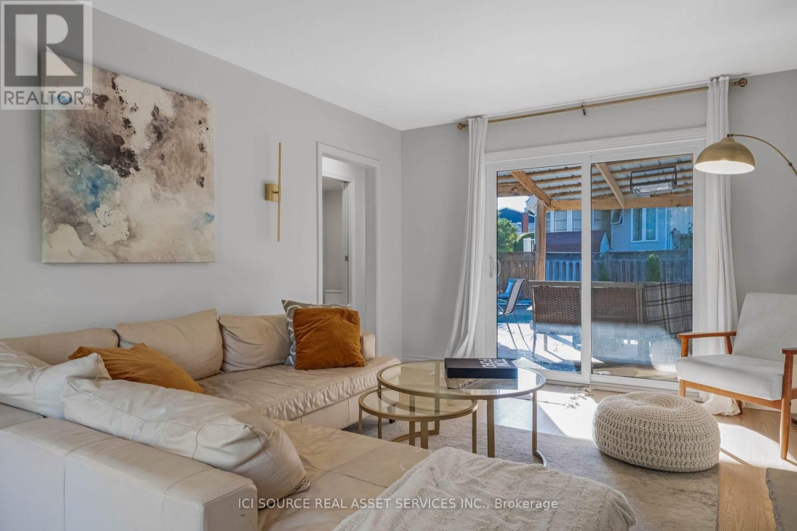 2958 Southmore Drive E, Ottawa, ON - Indoor Photo Showing Living Room