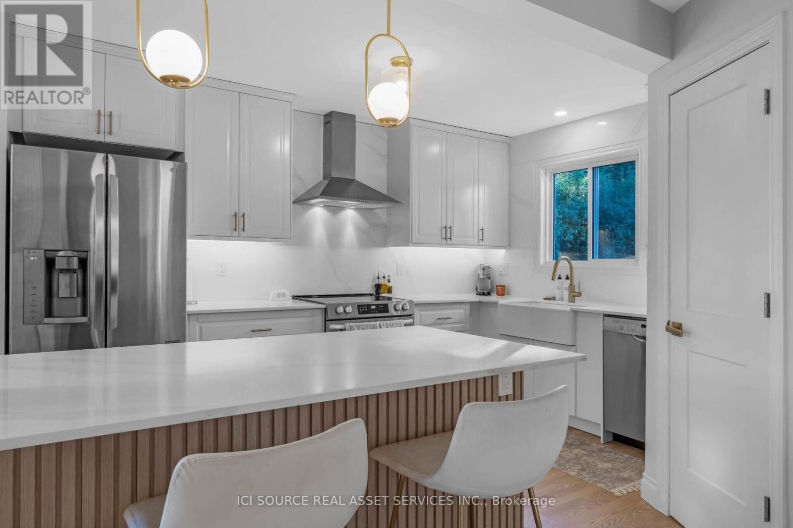 2958 Southmore Drive E, Ottawa, ON - Indoor Photo Showing Kitchen With Upgraded Kitchen