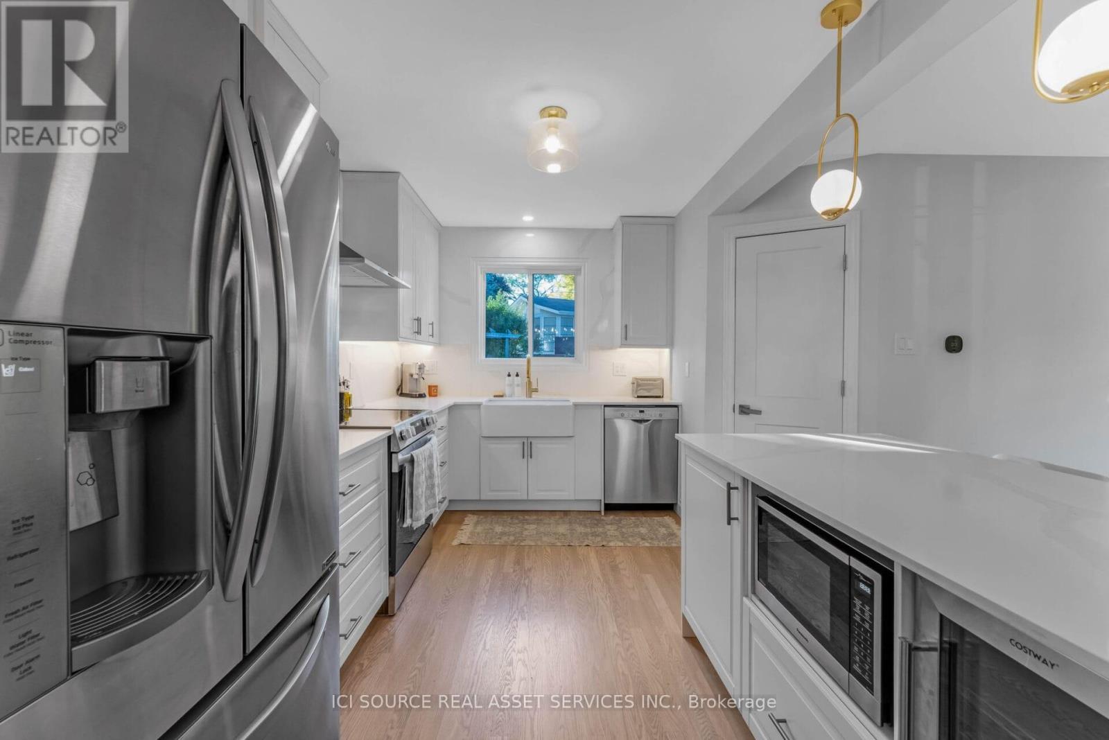 2958 Southmore Drive E, Ottawa, ON - Indoor Photo Showing Kitchen With Upgraded Kitchen