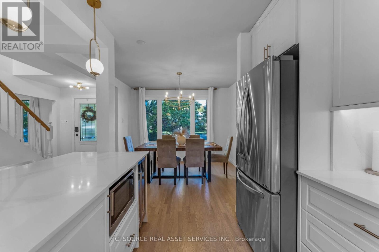 2958 Southmore Drive E, Ottawa, ON - Indoor Photo Showing Kitchen With Upgraded Kitchen