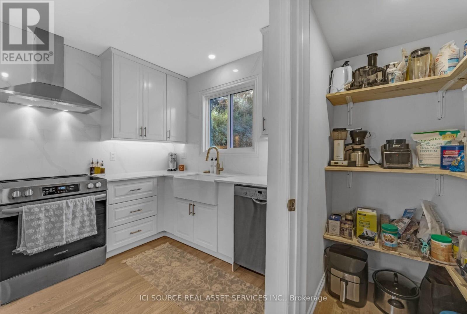 2958 Southmore Drive E, Ottawa, ON - Indoor Photo Showing Kitchen With Upgraded Kitchen