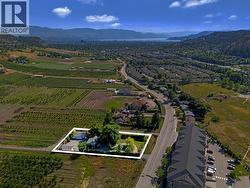 Within 10 minutes to the Lake & walking distance to groceries -