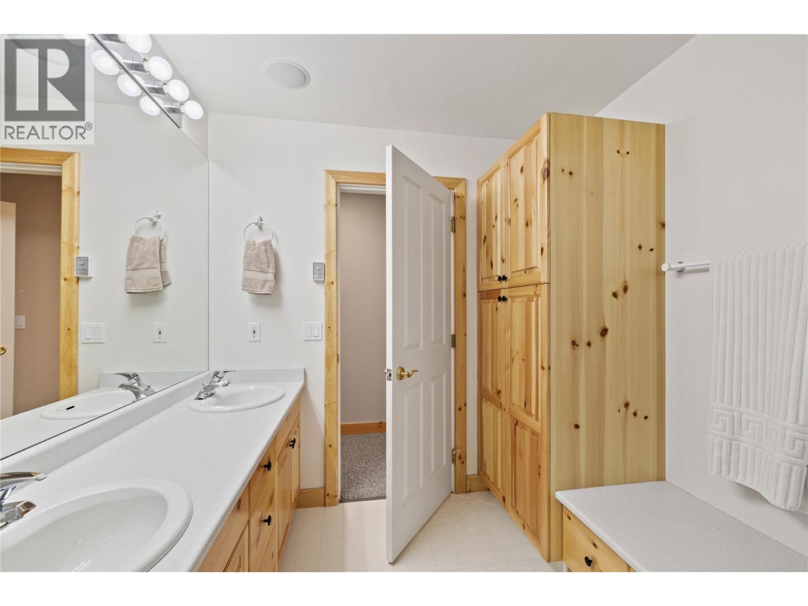 5946 Snow Pines Crescent Unit# A, Big White, BC - Indoor Photo Showing Bathroom