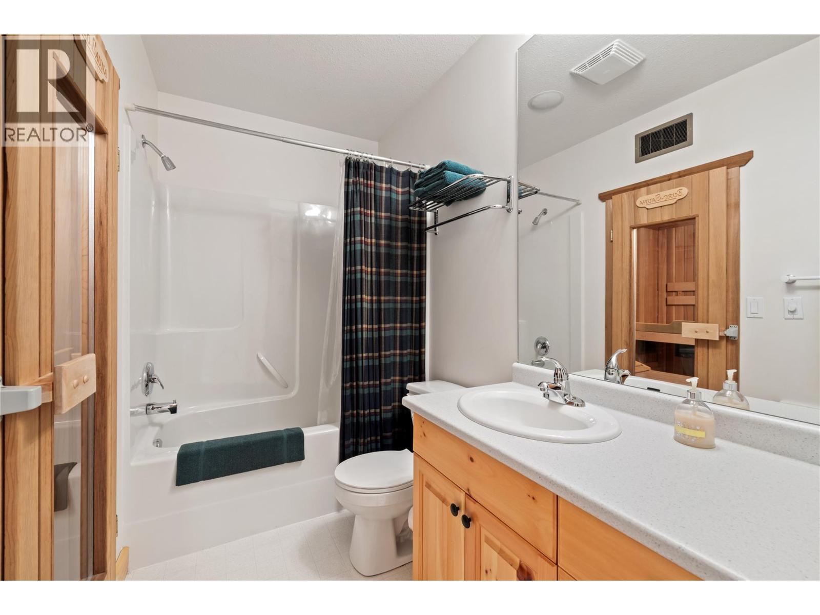 5946 Snow Pines Crescent Unit# A, Big White, BC - Indoor Photo Showing Bathroom