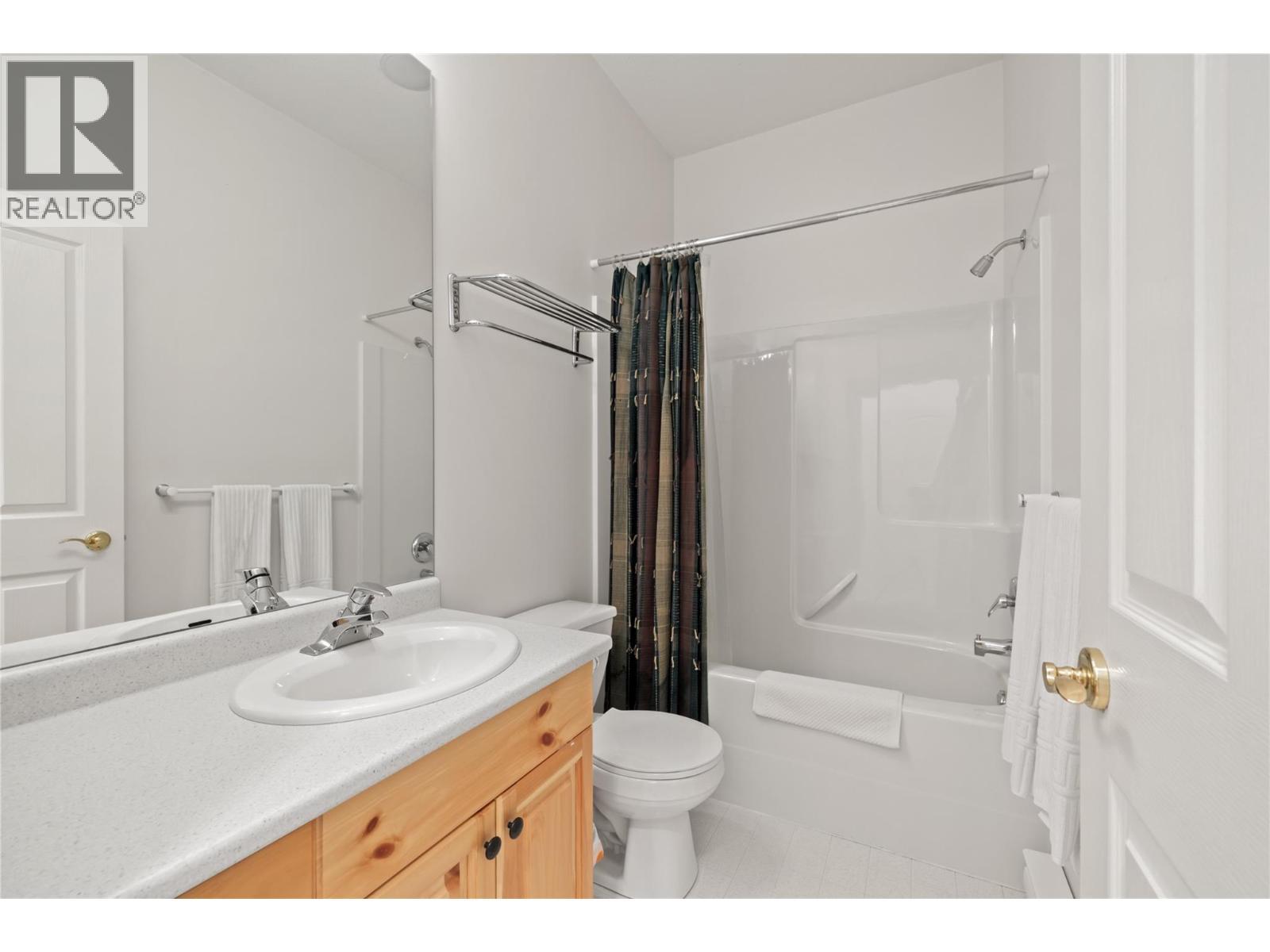 5946 Snow Pines Crescent Unit# A, Big White, BC - Indoor Photo Showing Bathroom