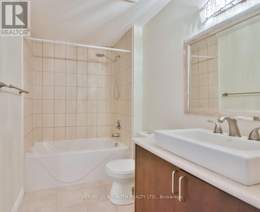 2 - 87 Goodwin Drive, Barrie, ON - Indoor Photo Showing Bathroom