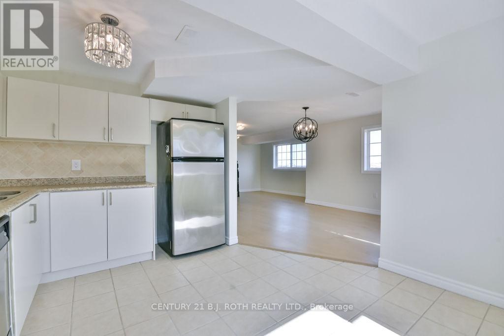 2 - 87 Goodwin Drive, Barrie, ON - Indoor Photo Showing Kitchen
