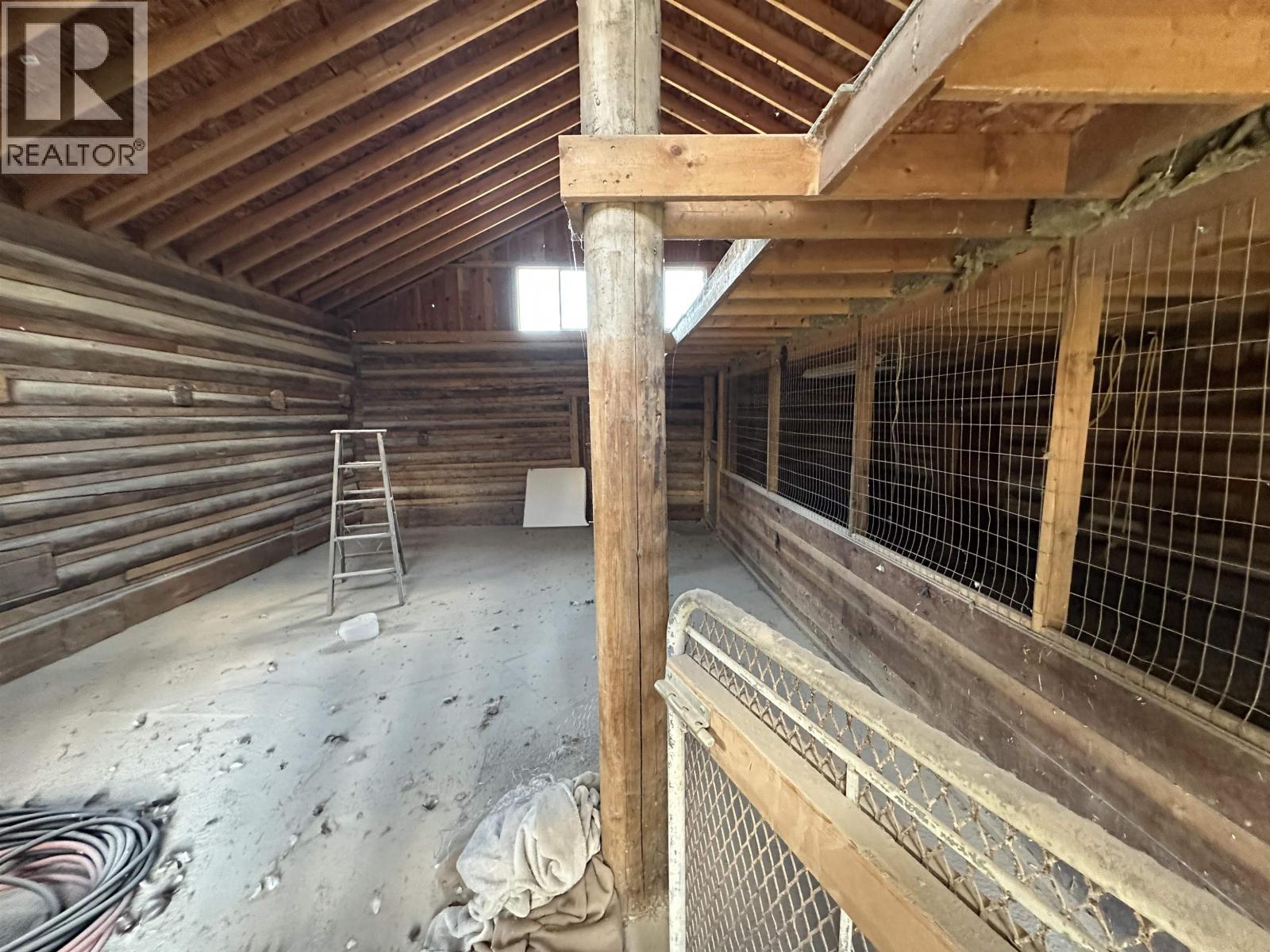 5972 Little Fort 24 Highway, Lone Butte, BC - Indoor