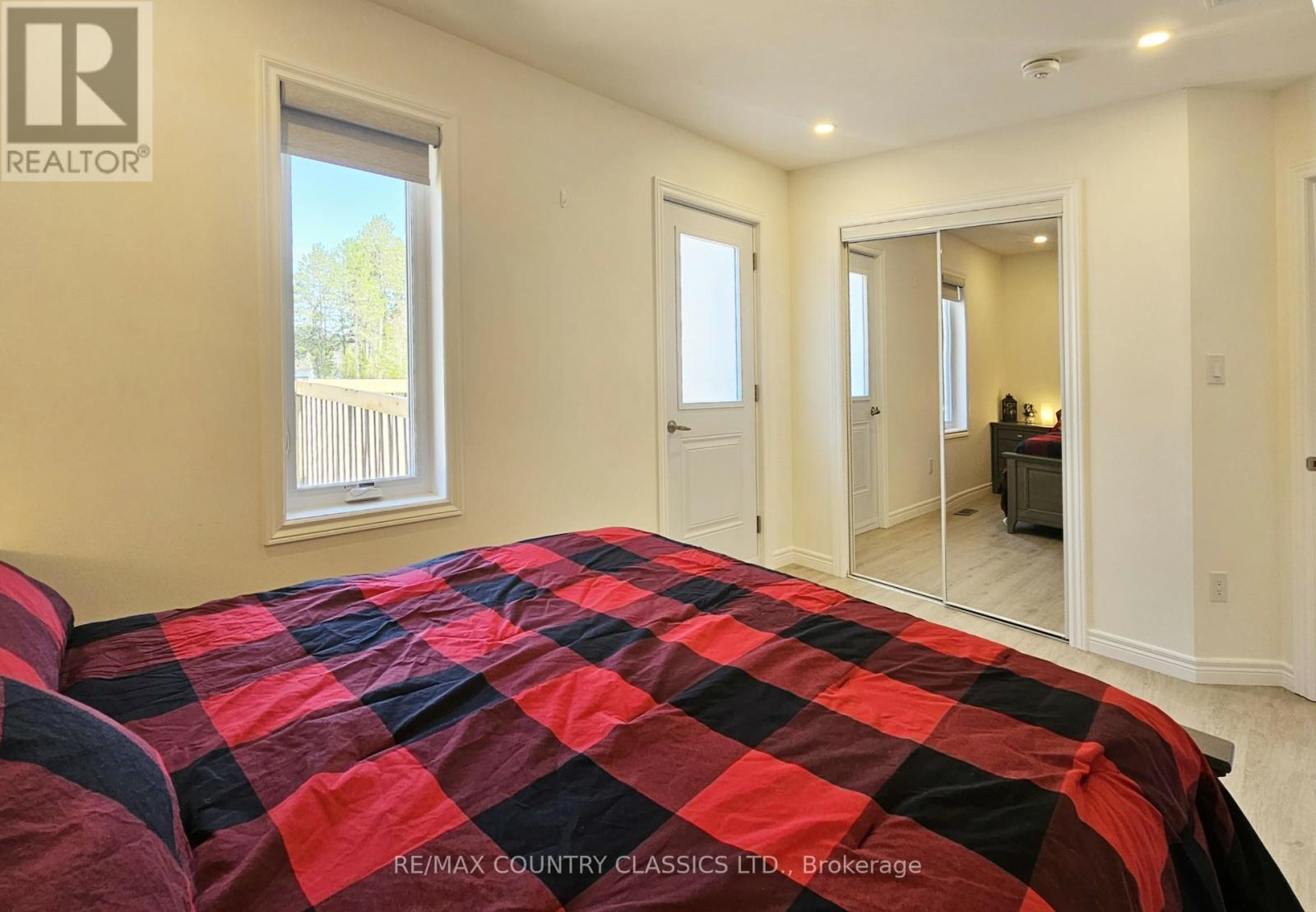 237 Grunwald Road, Madawaska Valley, ON - Indoor Photo Showing Bedroom