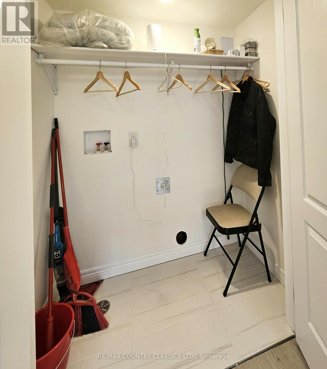 237 Grunwald Road, Madawaska Valley, ON - Indoor Photo Showing Other Room