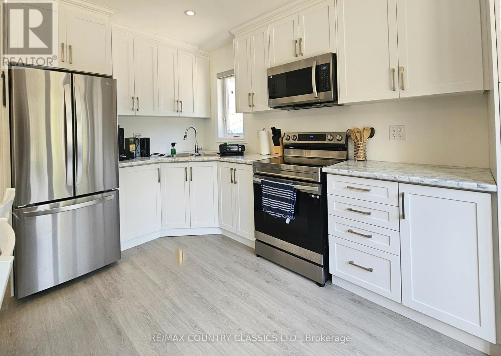 237 Grunwald Road, Madawaska Valley, ON - Indoor Photo Showing Kitchen
