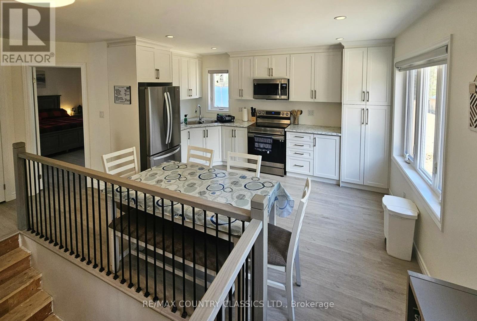 237 Grunwald Road, Madawaska Valley, ON - Indoor Photo Showing Kitchen