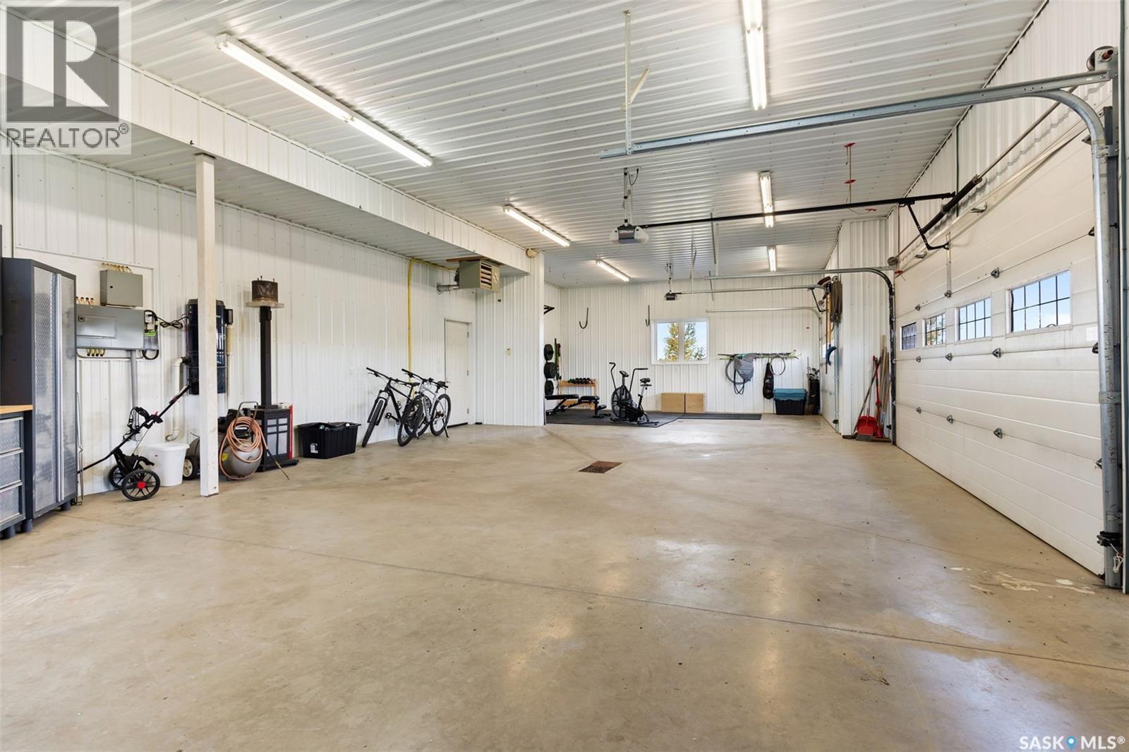 Batters Acreage, Moose Mountain Rm No. 63, SK - Indoor Photo Showing Garage