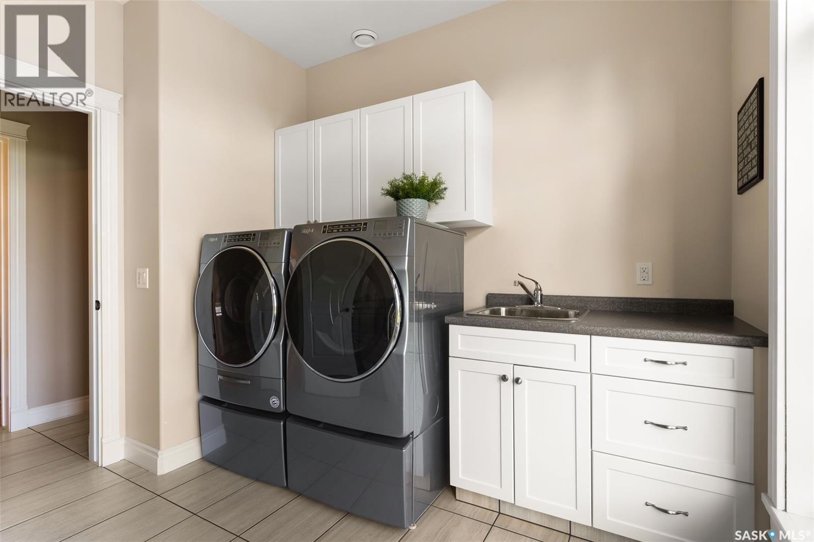 Batters Acreage, Moose Mountain Rm No. 63, SK - Indoor Photo Showing Laundry Room