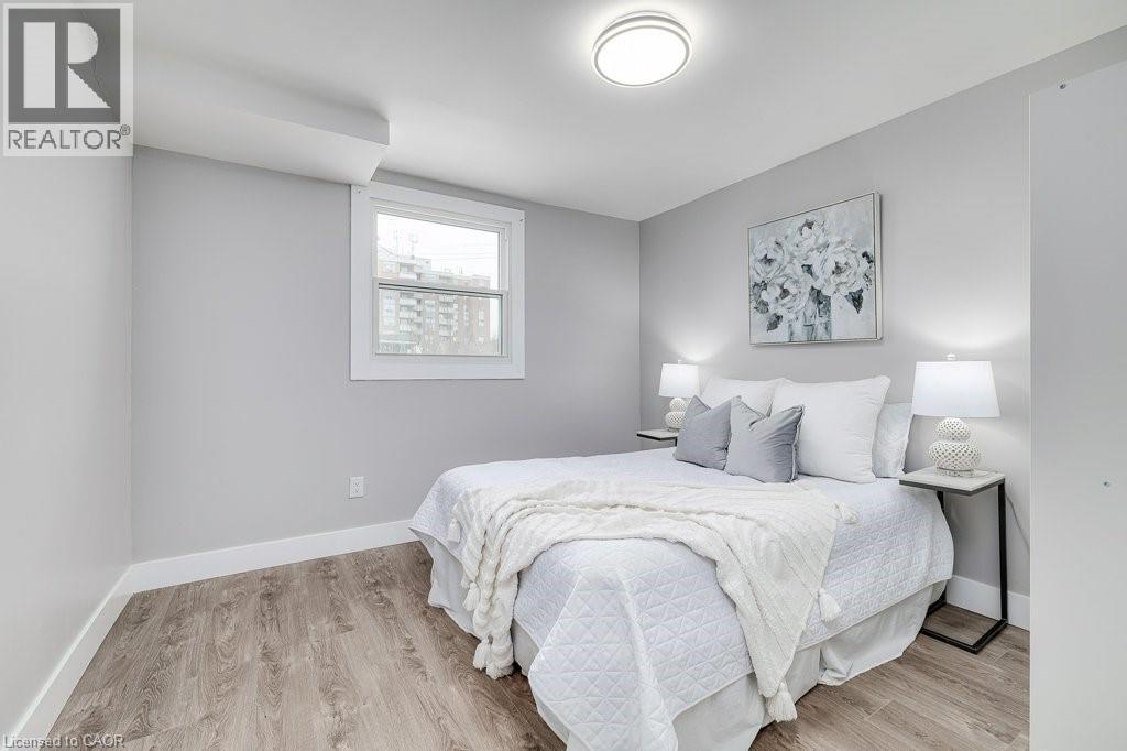 Bedroom with baseboards and light wood-type flooring - 125 Cathcart Street Unit# Lower, Hamilton, ON - Indoor Photo Showing Bedroom
