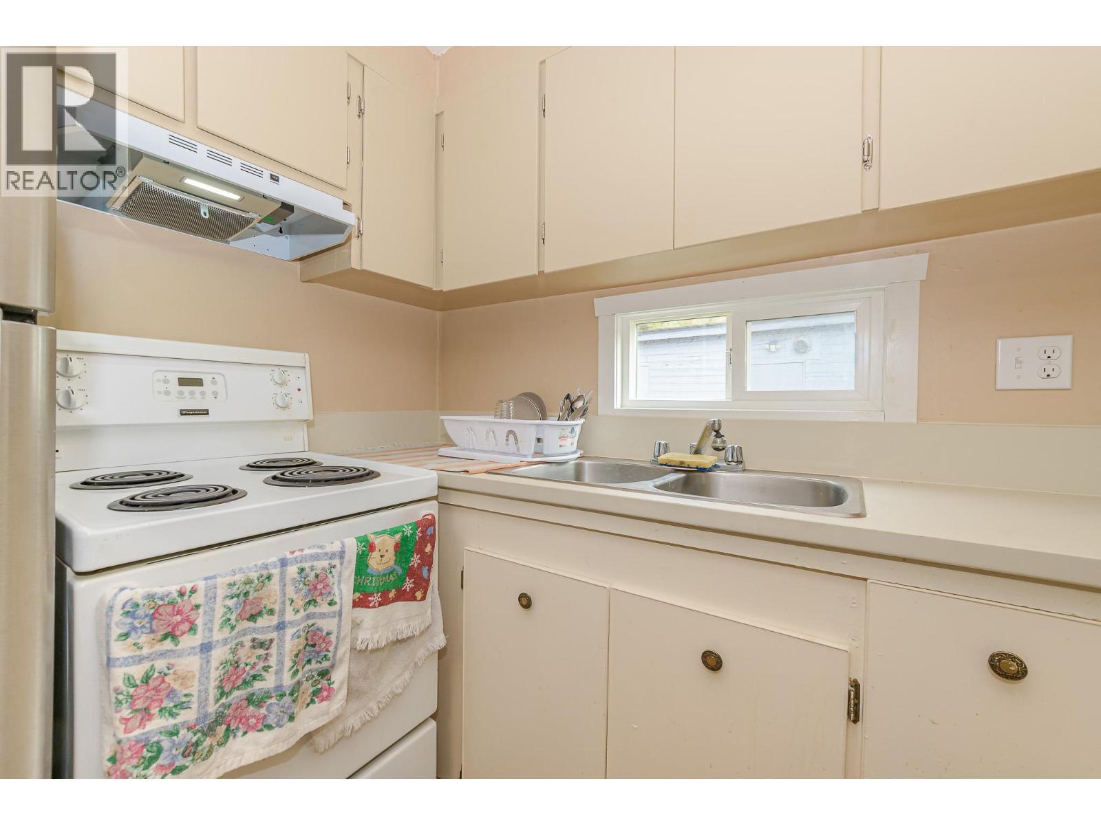 1 Robson Road, Mara, BC